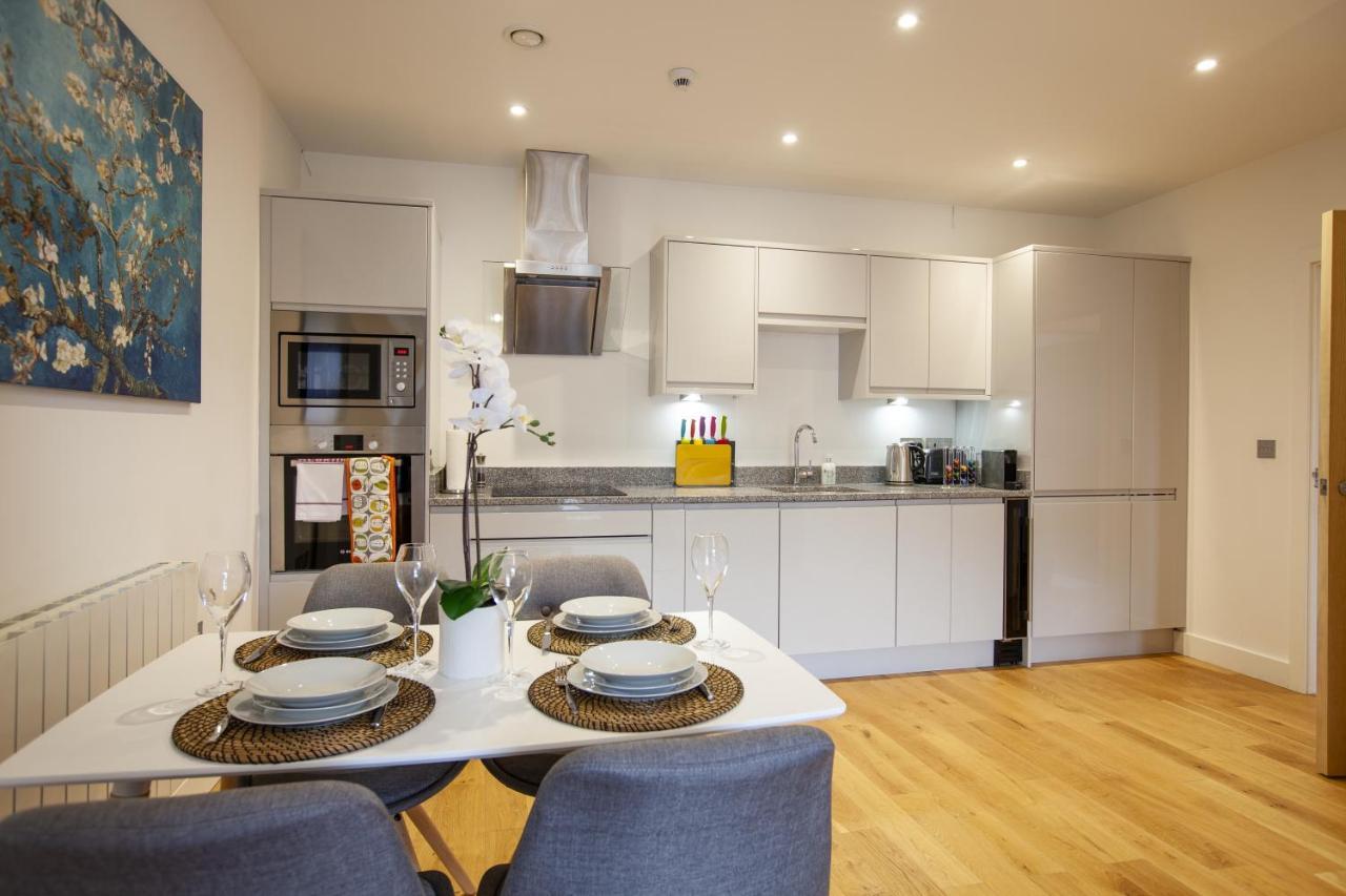 Urban Living'S ~ King Edward Luxury Apartments In The Heart Of 윈저 외부 사진